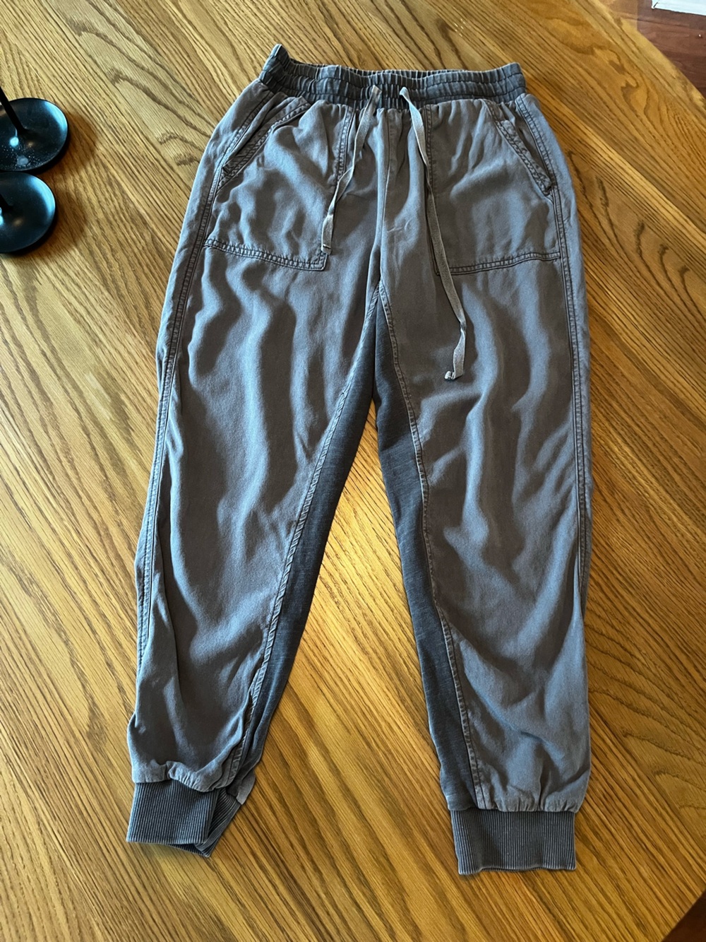 Splendid Taupe/Gray Drawstring Relaxed Joggers